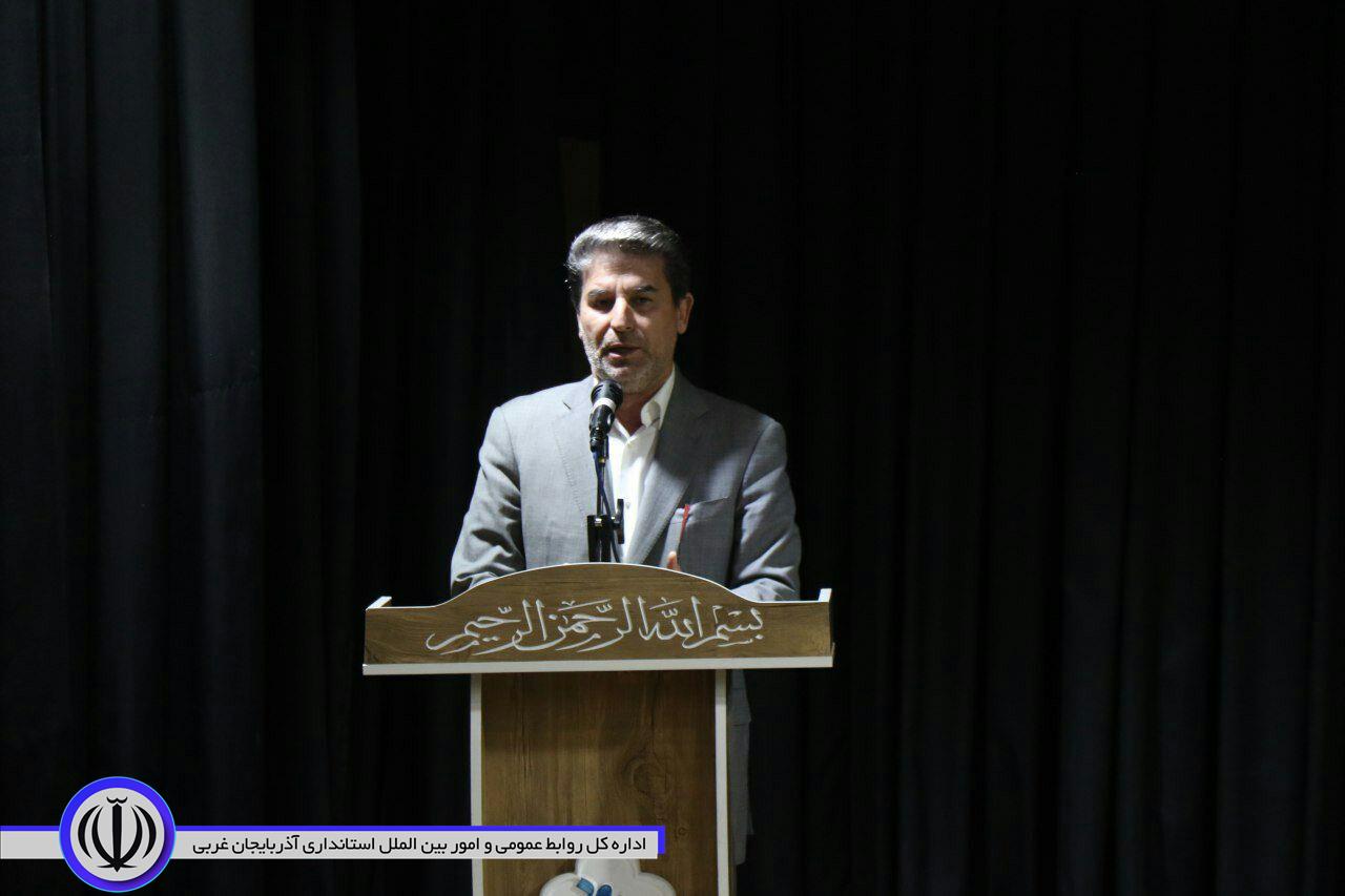 شاعران و سخن سرایان آگاه بسترساز تقویت وحدت ملی و انتقال دهنده والاترین ارزشهای انسانی به نسل های آینده هستند