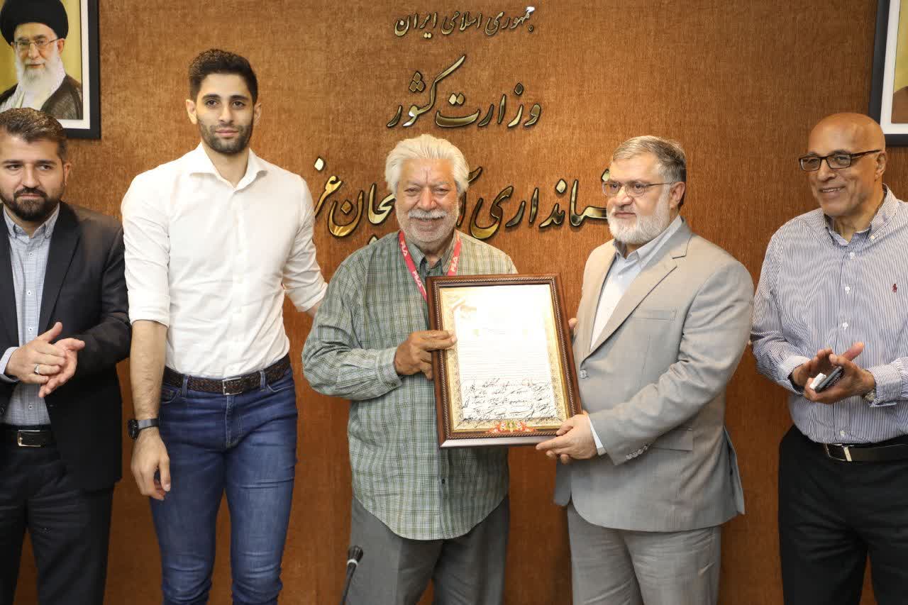 آلبوم تصویری / برگزاری نشست صمیمی پیشکسوتان و اعضای ارومیه ای تیم ملی والیبال با استاندار آذربایجانغربی