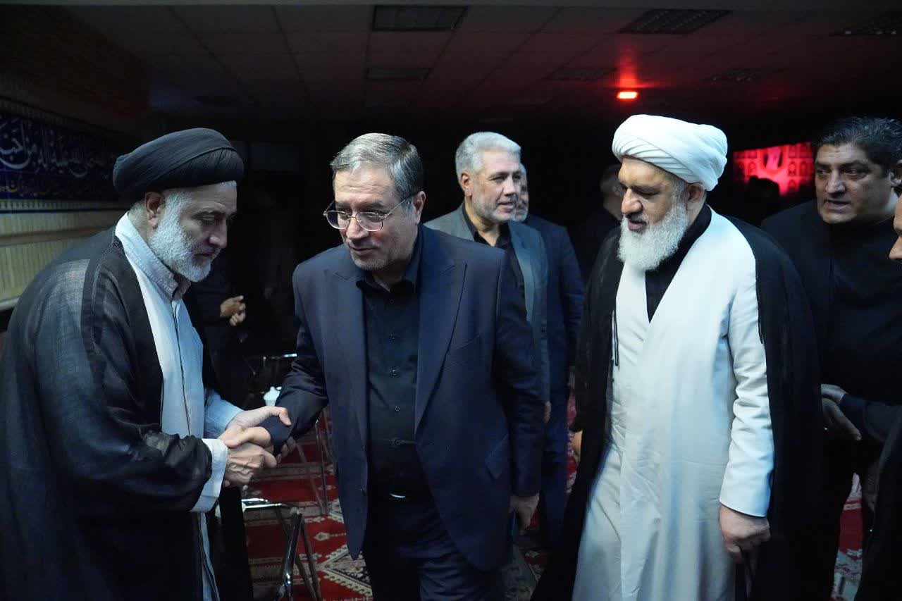 حضور استاندار آذربایجانغربی در آیین عزاداری حسینیه اعظم حضرت علی بن موسیالرضا (ع) ارومیه + تصاویر