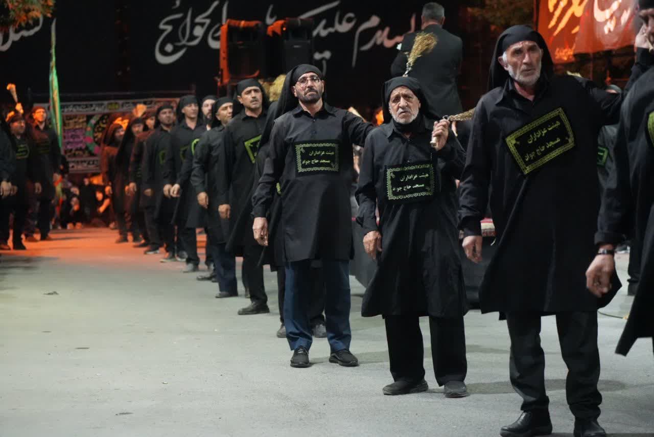 برگزاری آیین عزاداری شب عاشورای شهادت اباعبدالله الحسین (ع) در مسجد حاج جواد ارومیه + تصاویر