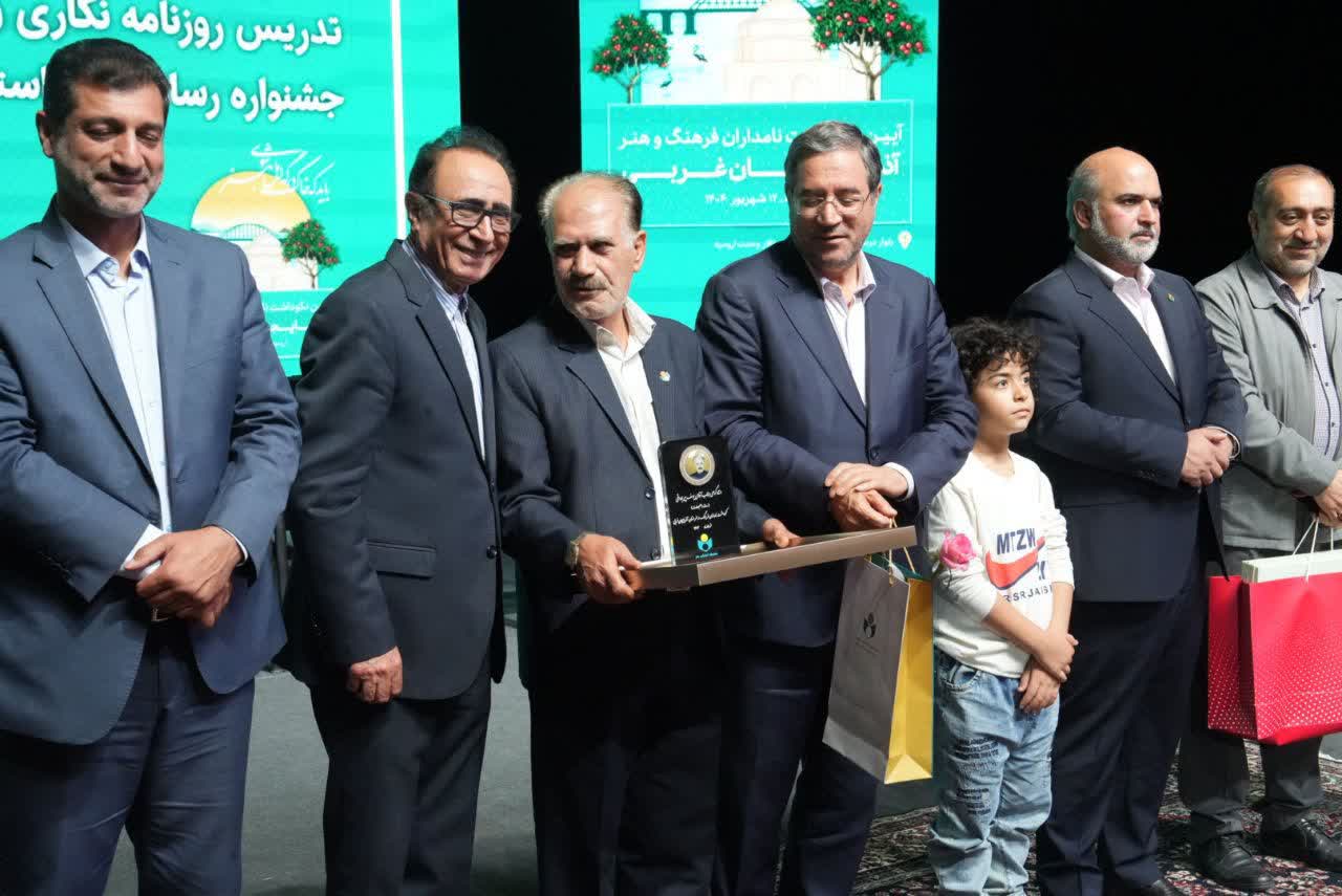 برگزاری آیین نکوداشت نامداران فرهنگ و هنر آذربایجانغربی + تصاویر