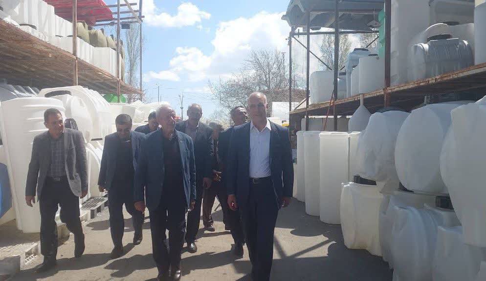 بازدید معاون استاندار آذربایجان‌غربی از واحد دانش‌بنیان و تولیدکننده محصولات پلی‌اتیلن یکپارچه در ارومیه