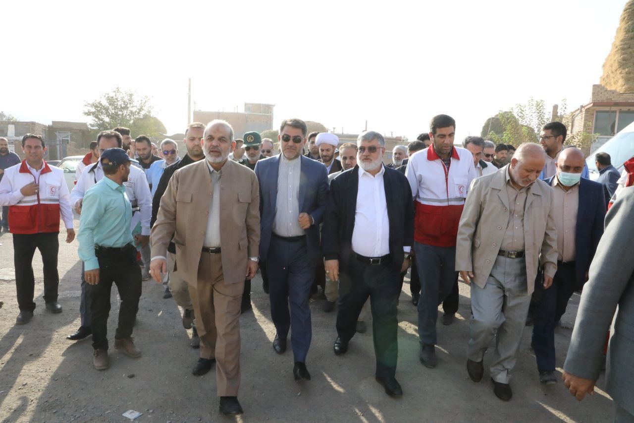 آلبوم تصویری / حضور وزیر کشور در مناطق زلزله زده شهرستان خوی