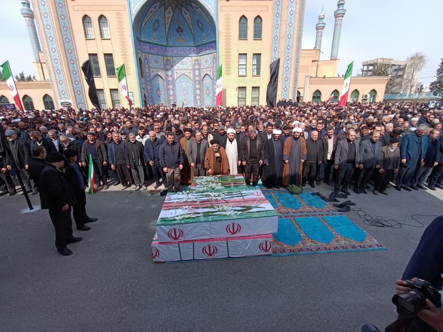 تشییع پیکر شهدای جنگ رمضان در ارومیه + تصاویر