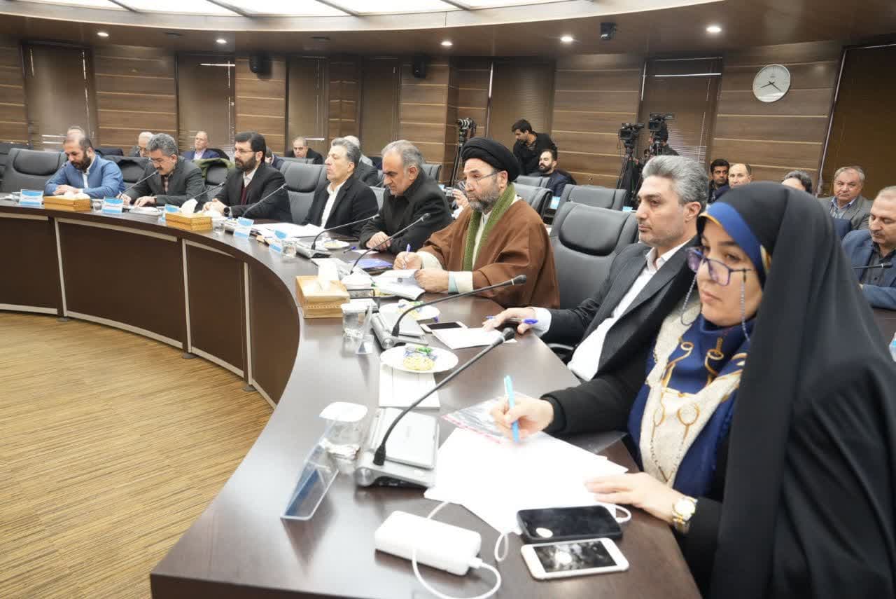 برگزاری نشست فعالان اقتصادی، کارآفرینان و تولیدکنندگان آذربایجانغربی با رئیس مجلس شورای اسلام + تصاویر