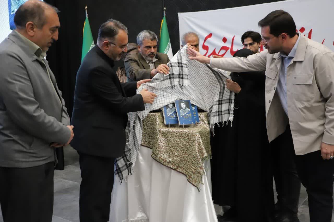 ضروریست هنرمندان تاریخ این روزهای پر آشوب و سرشار از حماسه را با زبان هنر منعکس نمایند