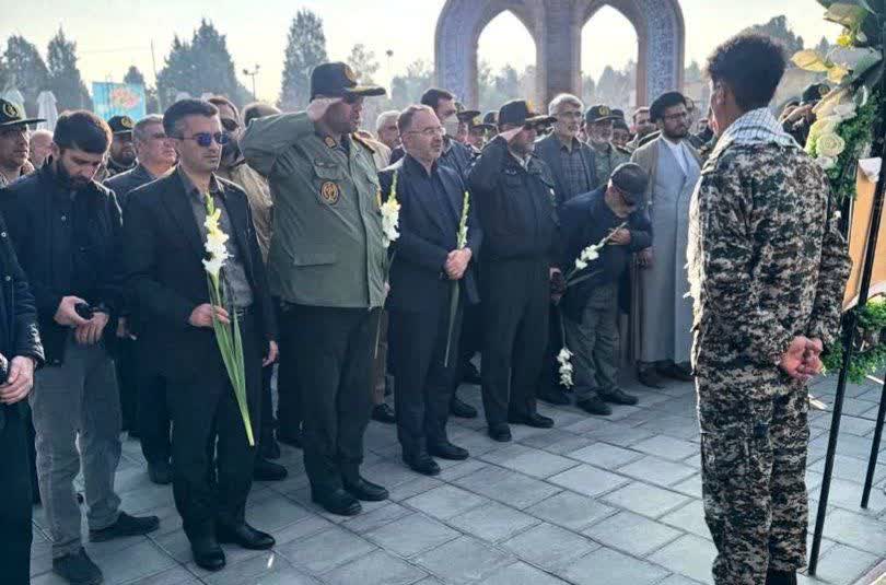 عطرافشانی و گلباران گلزار شهدای ارومیه + تصاویر