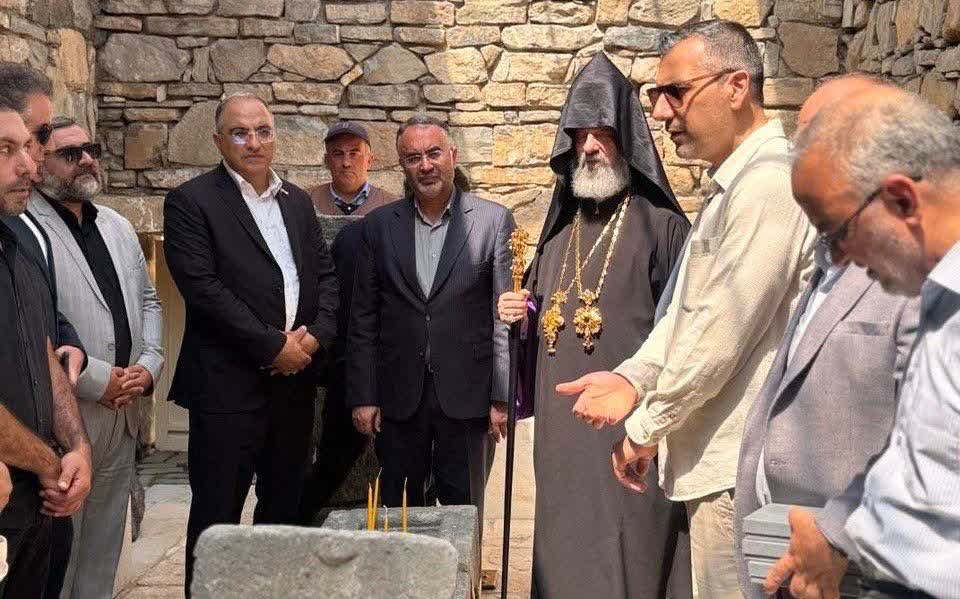 مردم ایران با تنوع قومی، زبانی و مذهبی، خانواده بزرگ ملت ایران را تشکیل دادهاند