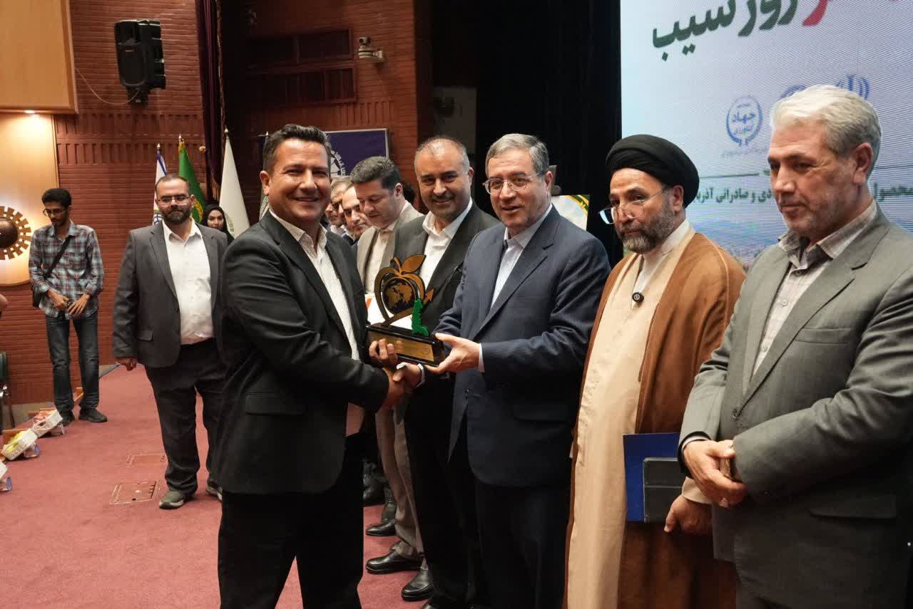 آلبوم تصویری / برگزاری نخستین همایش ملی روز سیب در ارومیه