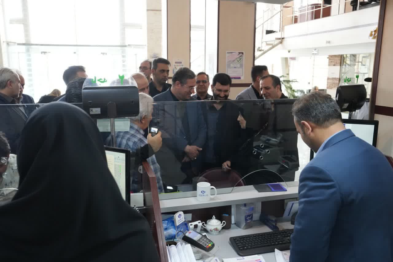 بازدید سرزده استاندار آذربایجانغربی از مدیریت شعب بانک رفاه کارگران استان + تصاویر