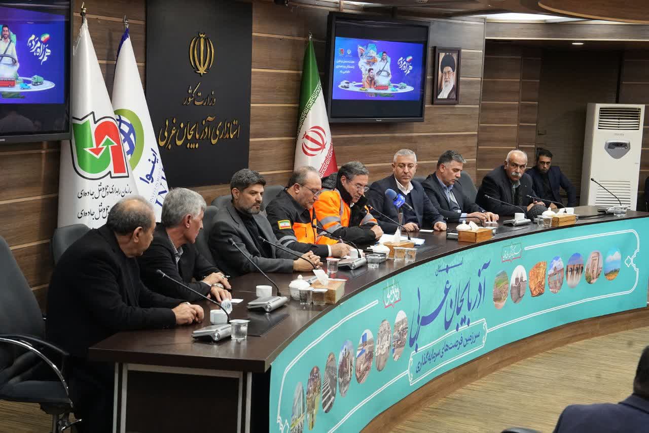 برگزاری نشست صمیمی استاندار آذربایجانغربی با فعالان حملونقل جادهای + تصاویر