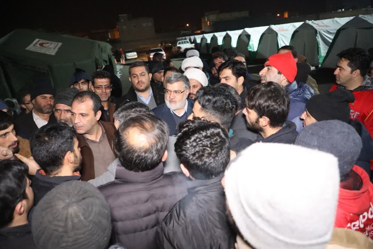 آلبوم تصویری / بازدید شبانه استاندار آذربایجانغربی از اردوگاه و کمپ های اسکان اضطراری زلزله زدگان شهرستان خوی