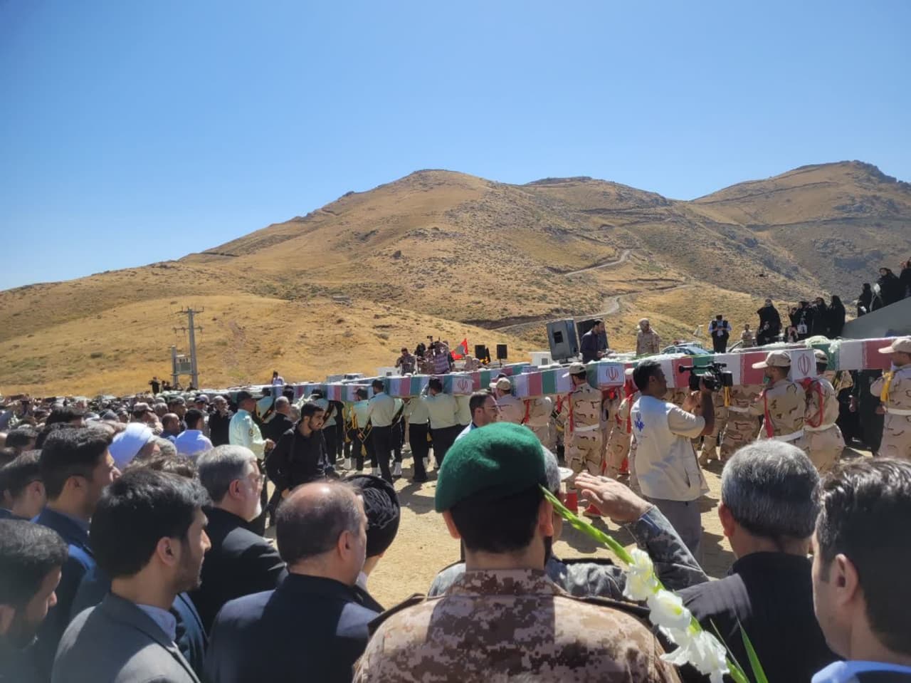 آلبوم تصویری / برگزاری آیین استقبال از پیکر مطهر شهدای تازه تفحص شده دفاع مقدس در مرز کیله سردشت