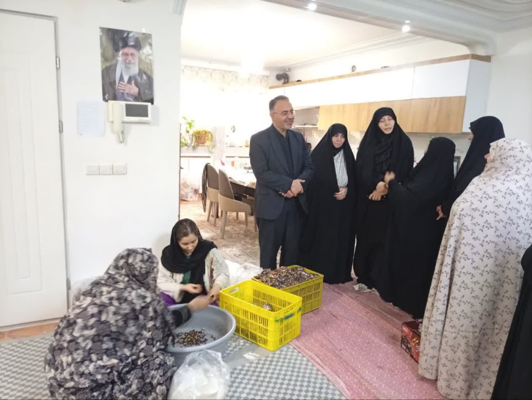 بازدید معاون استاندار آذربایجان‌غربی از فعالیت‌های جهادی بانوان