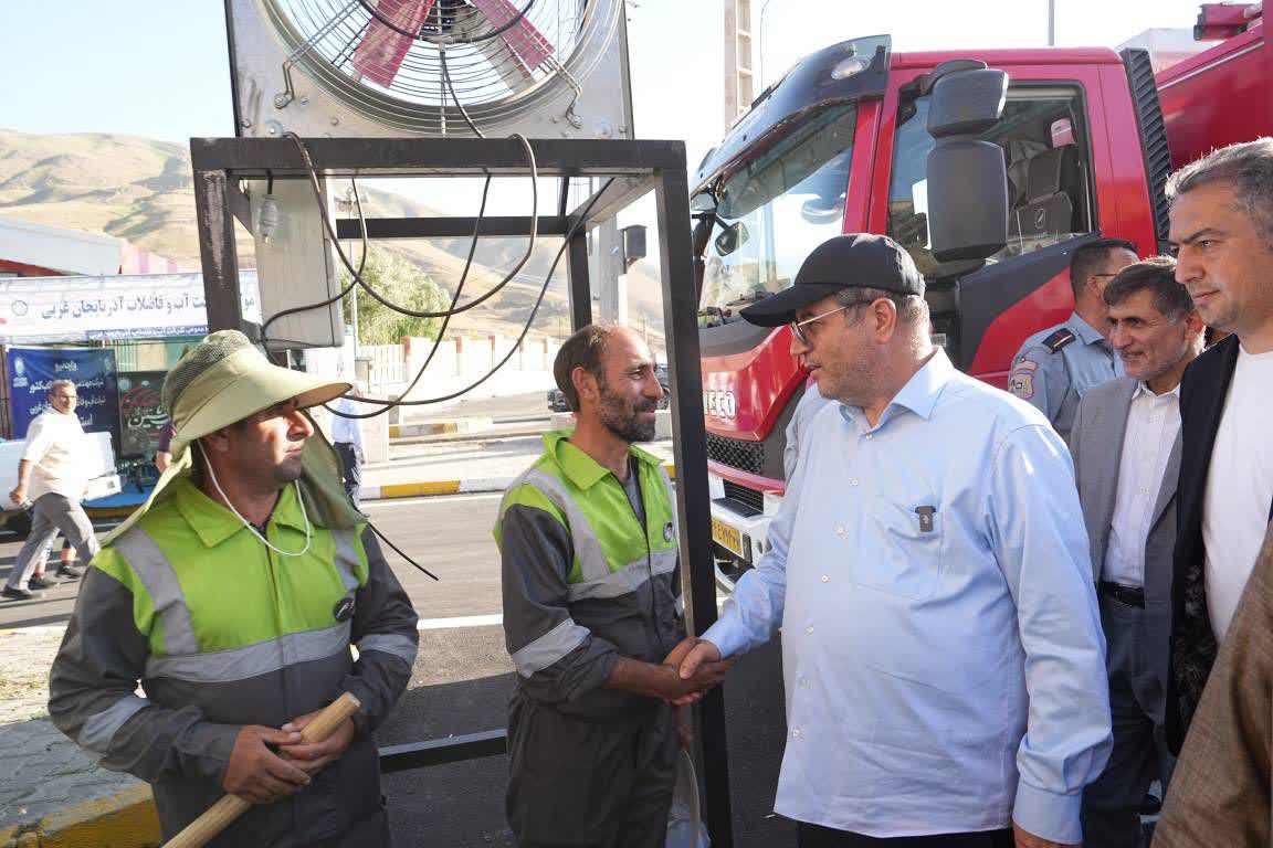 بازدید استاندار آذربایجان‌غربی از روند خدمت‌رسانی به زائران اربعین در پایانه مرزی تمرچین + تصاویر