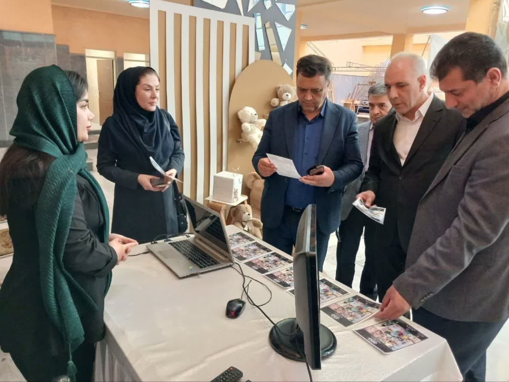 بازدید معاون استاندار آذربایجانغربی از نمایشگاه محصولات مشاغل خانگی در ارومیه + تصاویر