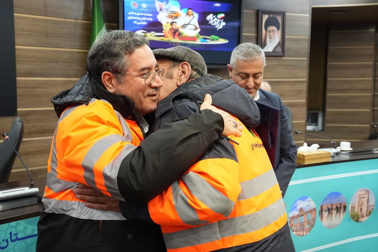 برگزاری نشست صمیمی استاندار آذربایجانغربی با فعالان حملونقل جادهای + تصاویر