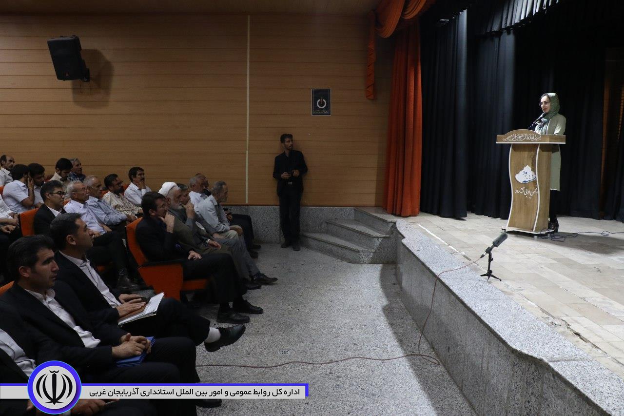 شاعران و سخن سرایان آگاه بسترساز تقویت وحدت ملی و انتقال دهنده والاترین ارزشهای انسانی به نسل های آینده هستند