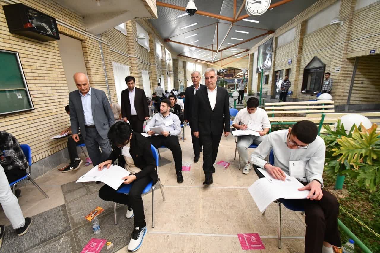 بازدید معاون سیاسی و اجتماعی استاندار آذربایجانغربی از روند برگزاری آزمون سراسری در دانشگاه ارومیه
