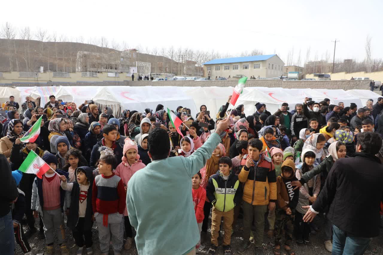 آلبوم تصویری / بازدید فرمانده سپاه پاسداران انقلاب اسلامی از مناطق زلزله زده و کمپ های اسکان اضطراری در خوی