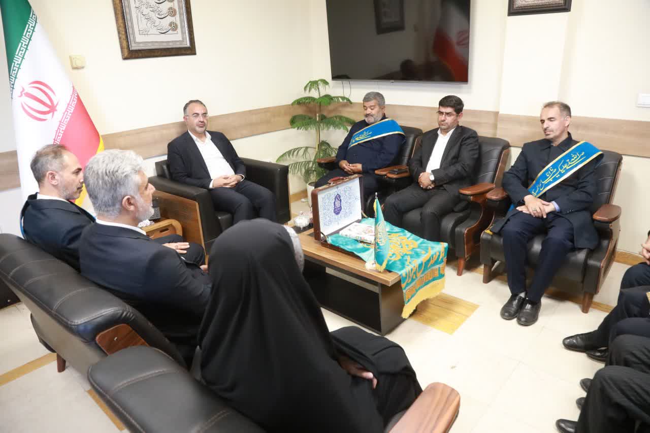 دیدار خادمان مسجد جمکران با مدیران و کارکنان استانداری آذربایجانغربی + تصاویر