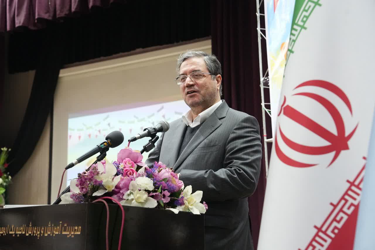 برگزاری آیین نواخته شدن زنگ انقلاب در ارومیه + تصاویر