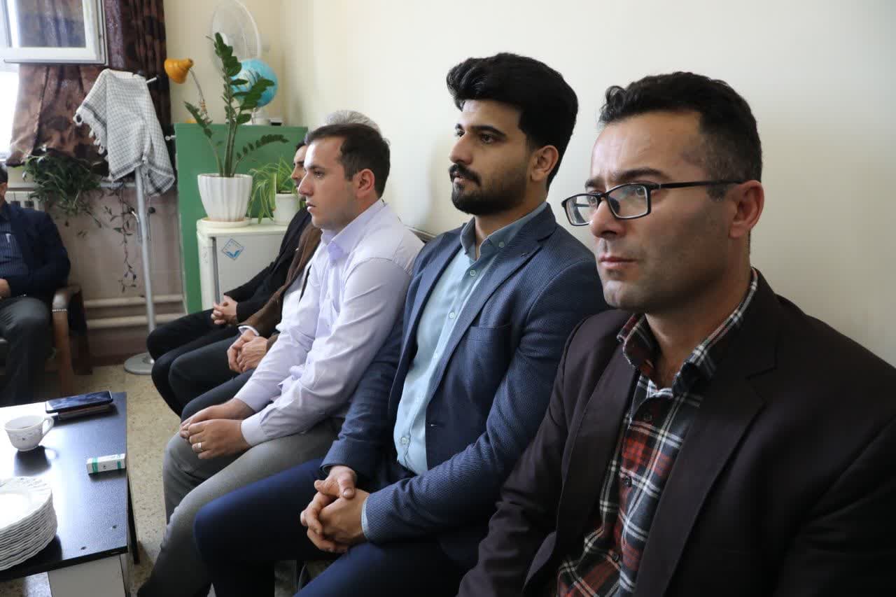 آلبوم تصویری / حضور استاندار آذربایجانغربی در جمع معلمان مدرسه شهید عبدیلی
