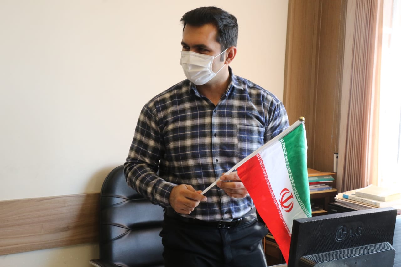 مشارکت همکاران استانداری در پویش پرچم افتخار در چهل و سومین سالگرد پیروزی انقلاب اسلامی