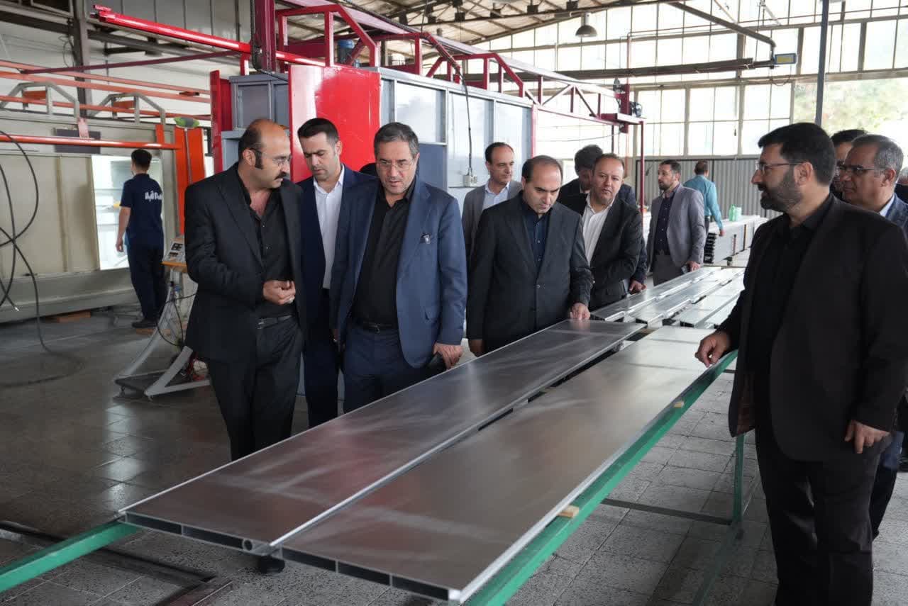 بازدید استاندار آذربایجانغربی از کارخانه اروم آلیاژ + تصاویر