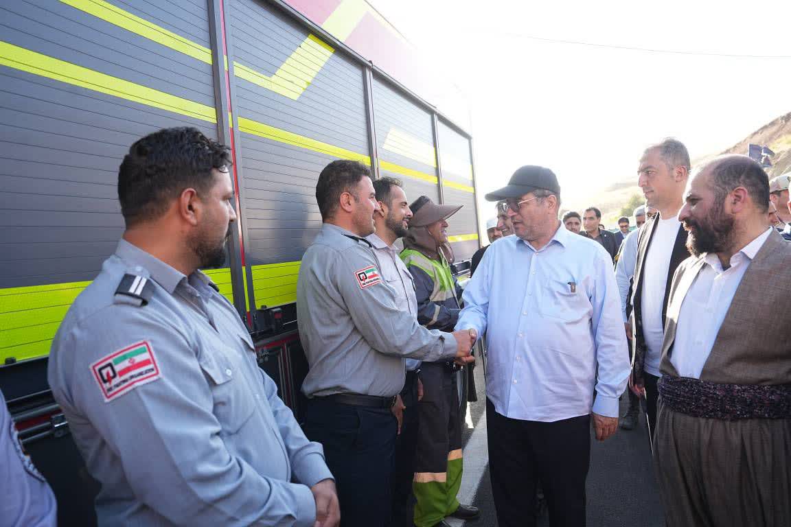 بازدید استاندار آذربایجان‌غربی از روند خدمت‌رسانی به زائران اربعین در پایانه مرزی تمرچین + تصاویر