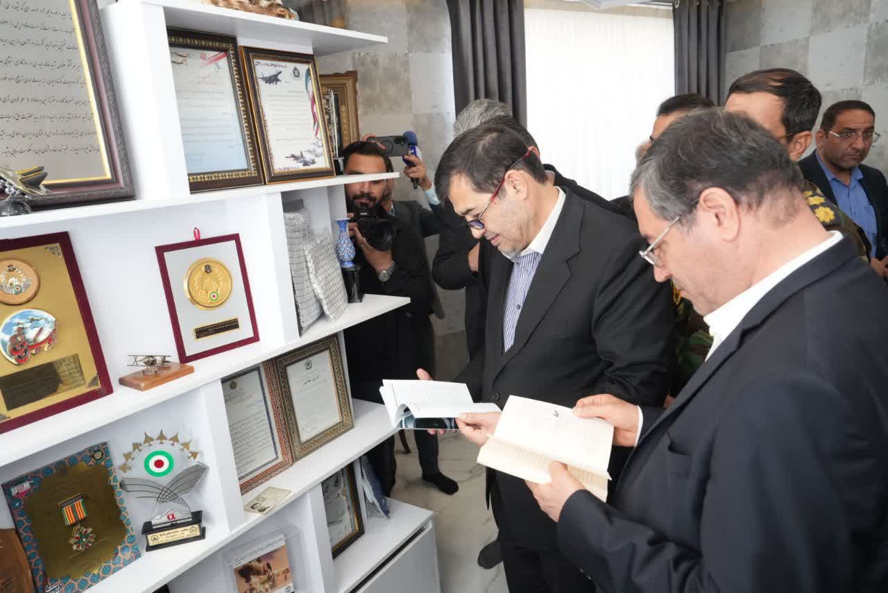 دیدار وزیر ورزش و جوانان و استاندار آذربایجانغربی با خانواده شهید حیدری + تصاویر