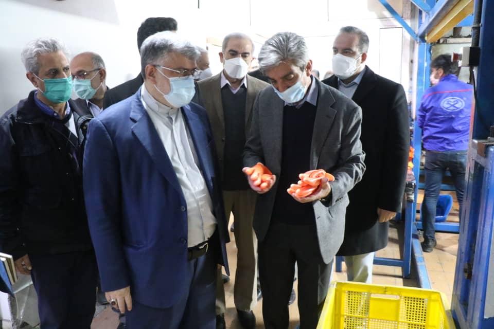 بازدید محمدصادق معتمدیان، استاندار آذربایجان غربی از شرکت دستکش حریر ایران در ارومیه