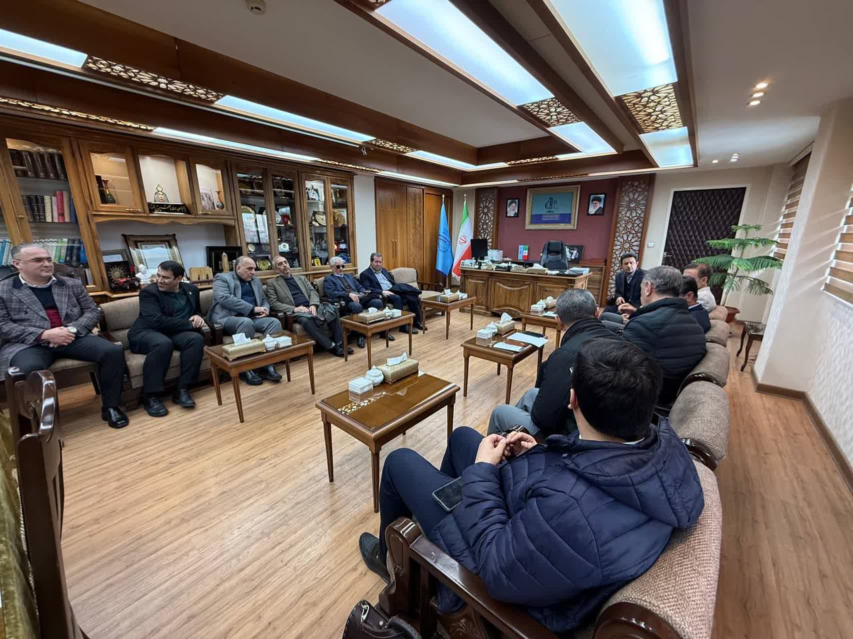 برگزاری نشست دبیر کارگروه ملی نجات دریاچه ارومیه با اساتید دانشگاهی در تبریز + تصاویر