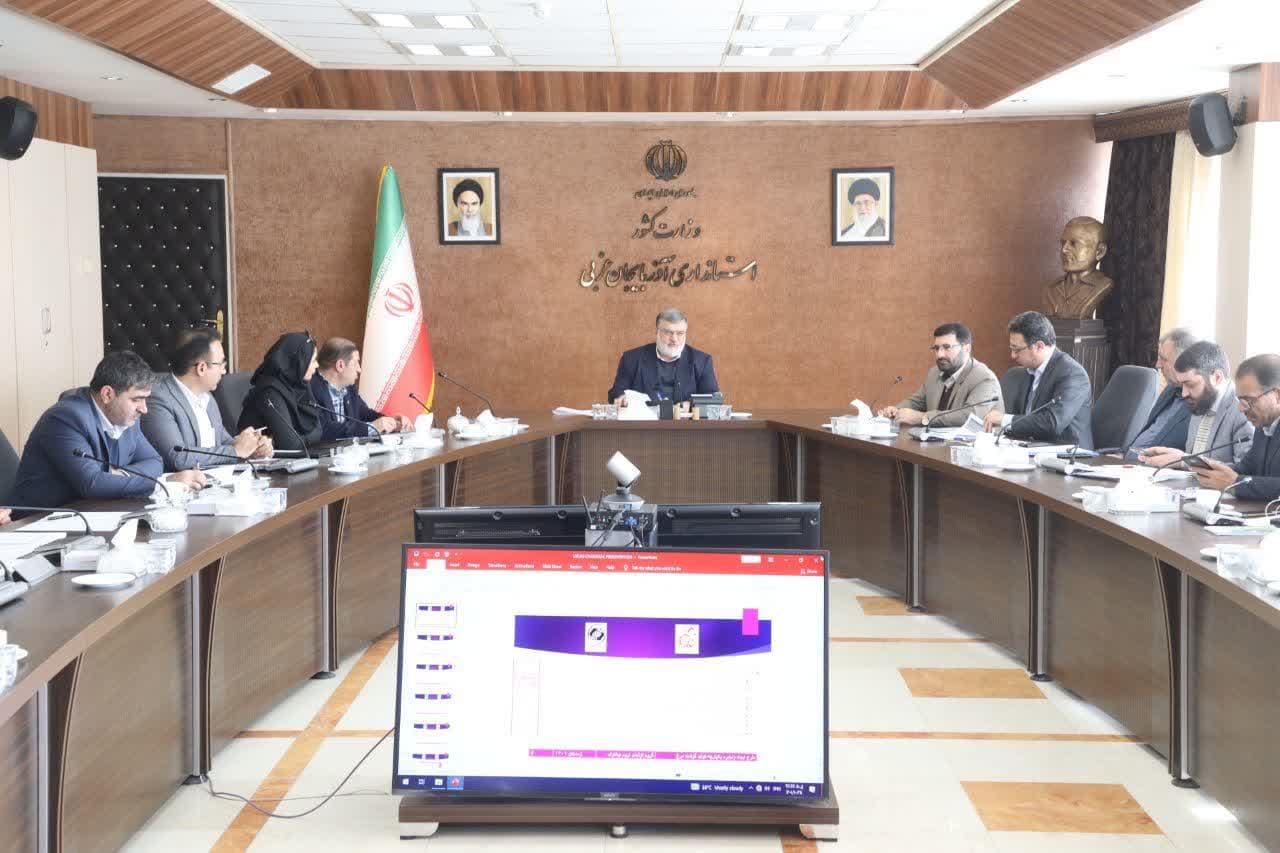 دیدار استاندار آذربایجانغربی با سرمایه گذار فعال در حوزه صنعت مرغداری + تصاویر