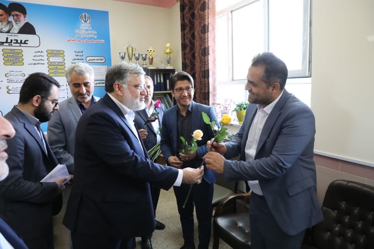 آلبوم تصویری / حضور استاندار آذربایجانغربی در جمع معلمان مدرسه شهید عبدیلی
