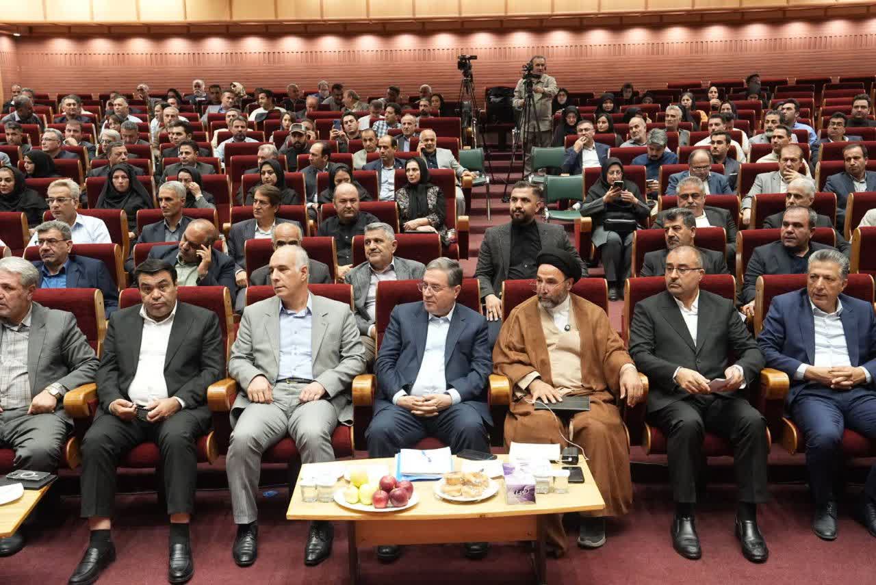 آلبوم تصویری / برگزاری نخستین همایش ملی روز سیب در ارومیه