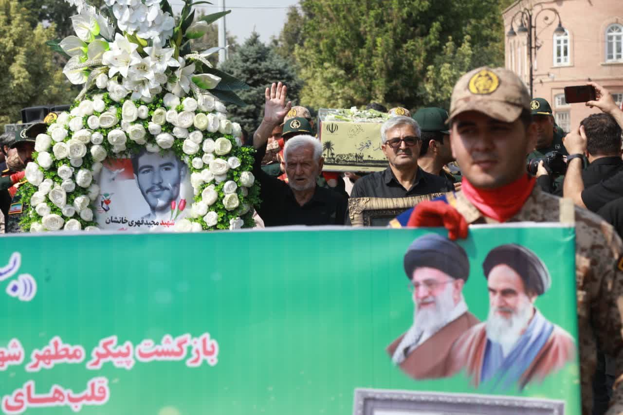 تشییع پیکر مطهر دو شهید تازهتفحصشده در ارومیه + تصاویر