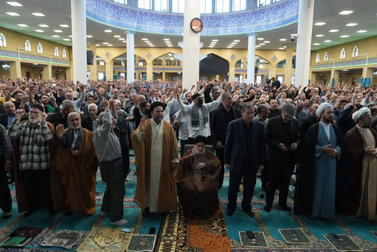 حضور استاندار آذربایجانغربی در آیین نماز جمعه ارومیه + تصاویر