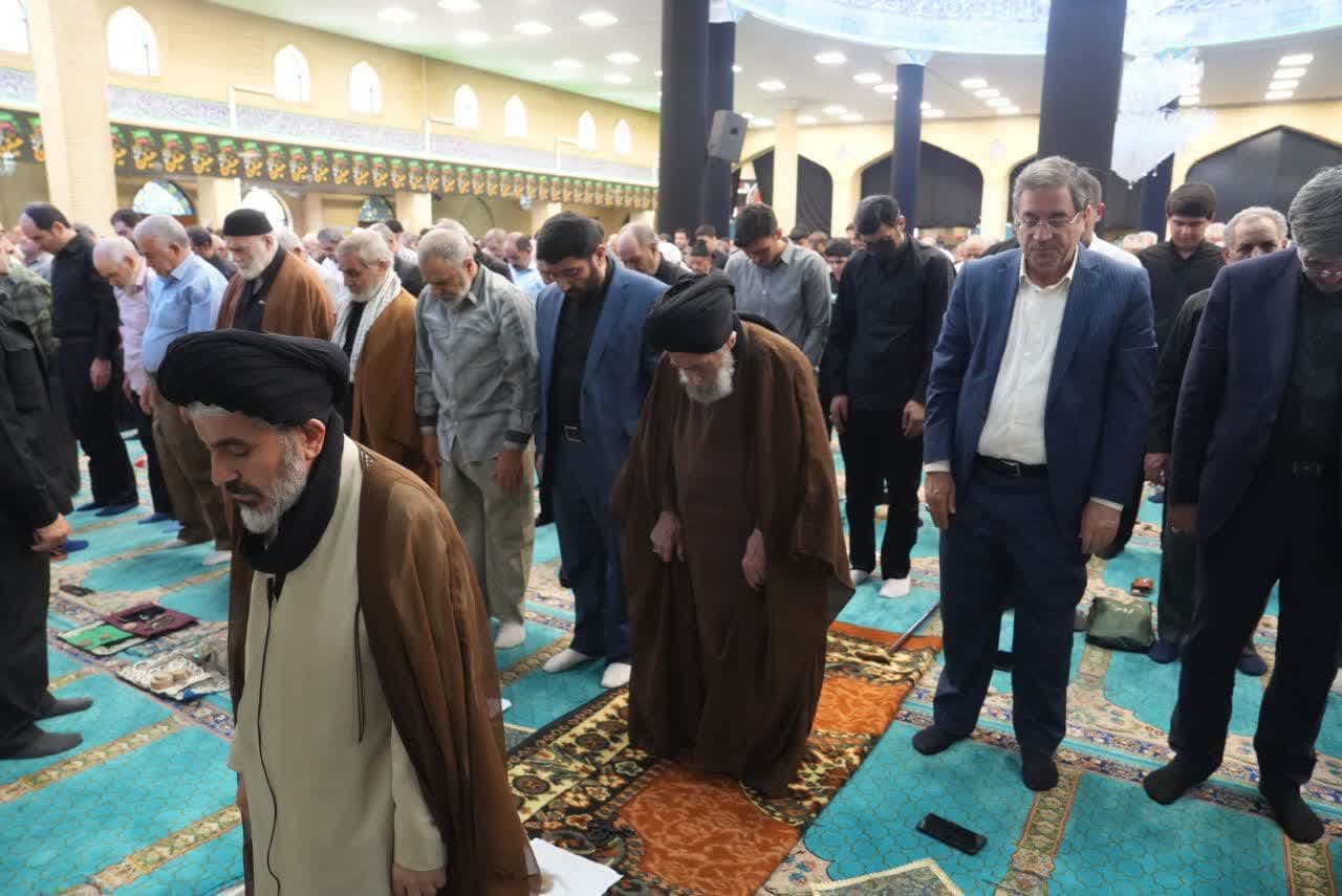 حضور استاندار آذربایجانغربی در آیین نماز جمعه ارومیه + تصاویر