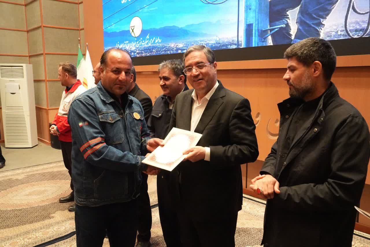 آلبوم تصویری / برگزاری آیین تجلیل از سیمبانان و دکل‌بانان صنعت برق آذربایجان‌غربی