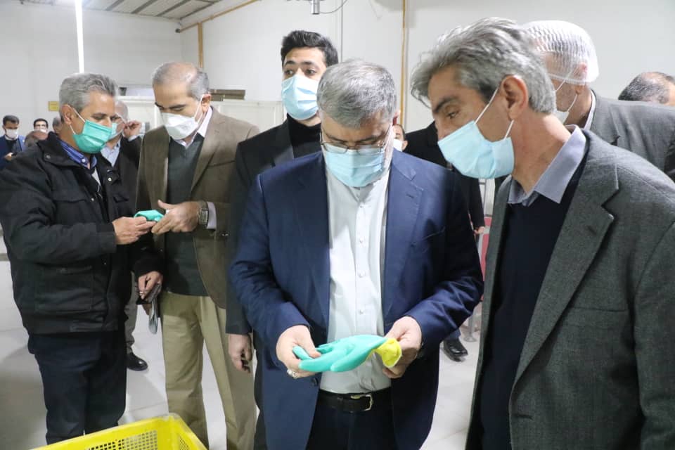 بازدید محمدصادق معتمدیان، استاندار آذربایجان غربی از شرکت دستکش حریر ایران در ارومیه