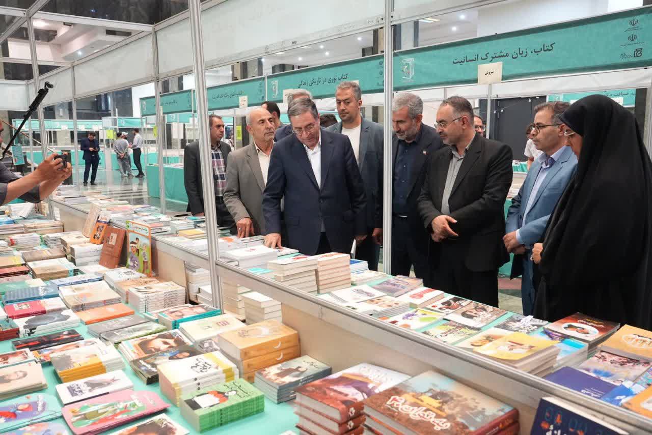 بازدید استاندار آذربایجانغربی از نمایشگاه سراسری کتاب ارومیه + تصاویر