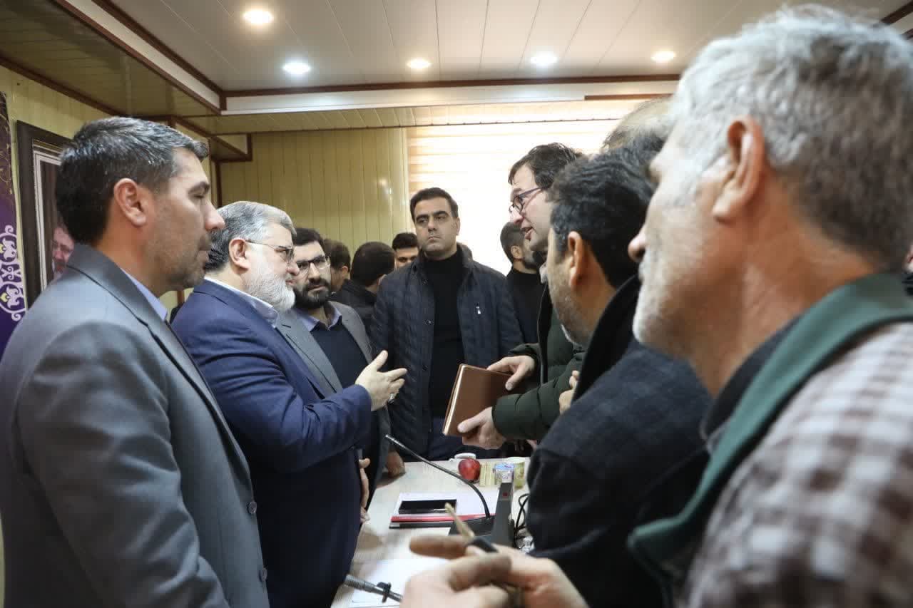 آلبوم تصویری / برگزاری نشست جمعی از فعالان اقتصادی و تولیدکنندگان شهرستان نقده با استاندار آذربایجانغربی