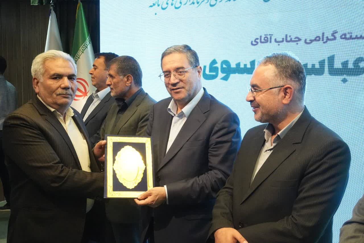 آلبوم تصویری / برگزاری آیین تکریم بازنشستگان استانداری، فرمانداریها و بخشداریهای آذربایجانغربی