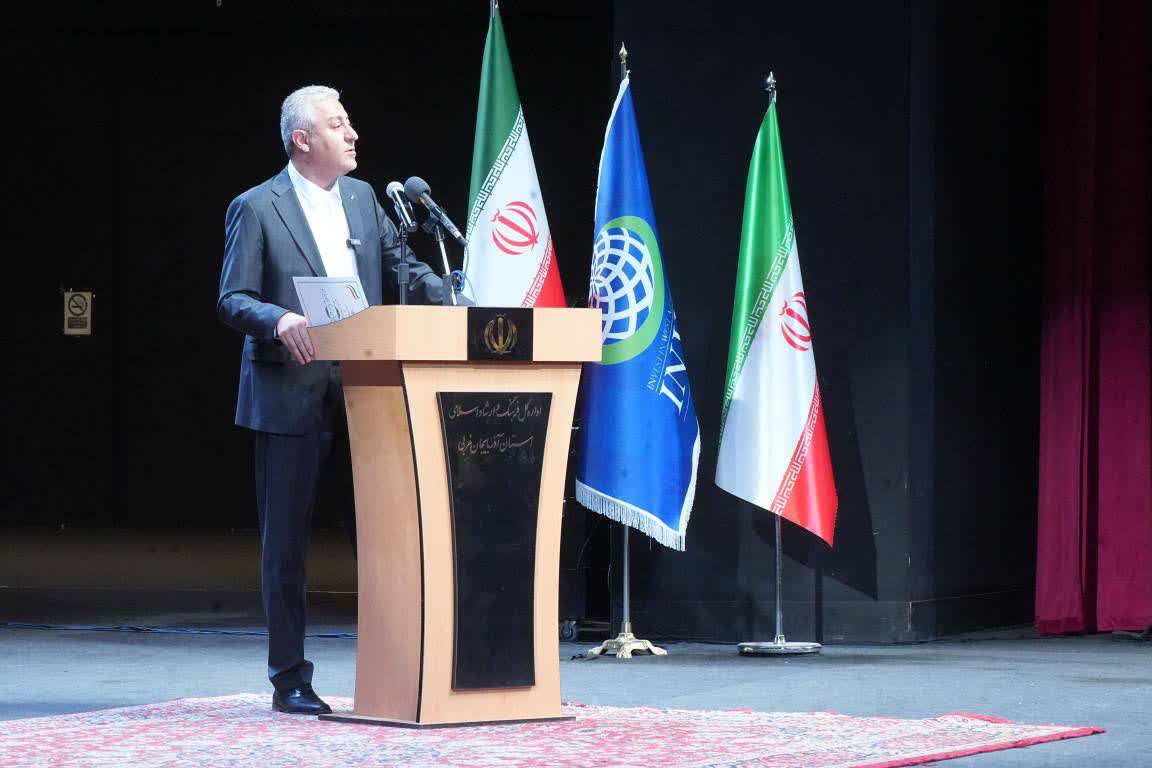 آلبوم تصویری / تجلیل از خدمتگزاران منتخب در جلسه شورای اداری آذربایجانغربی