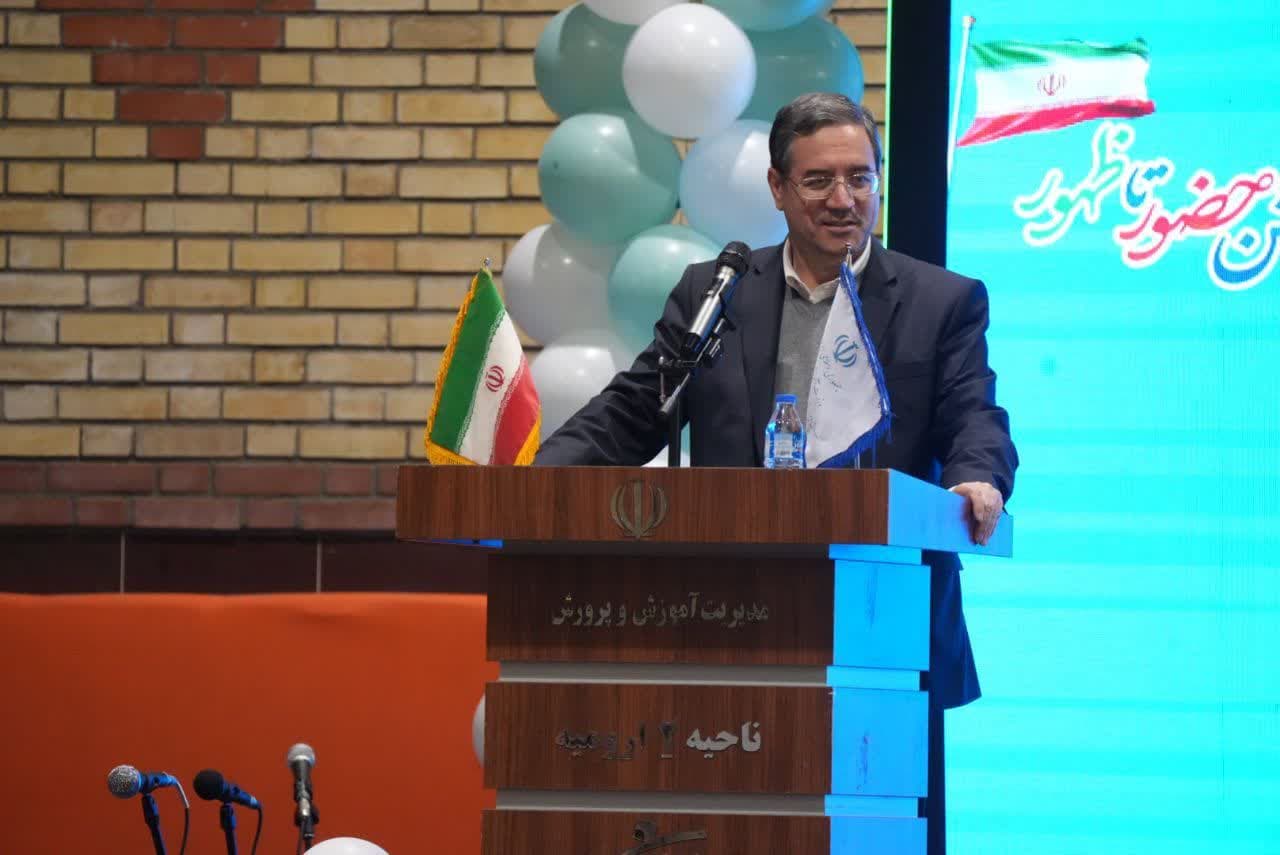 زنگ انقلاب با حضور استاندار آذربایجان غربی نواخته شد + تصاویر