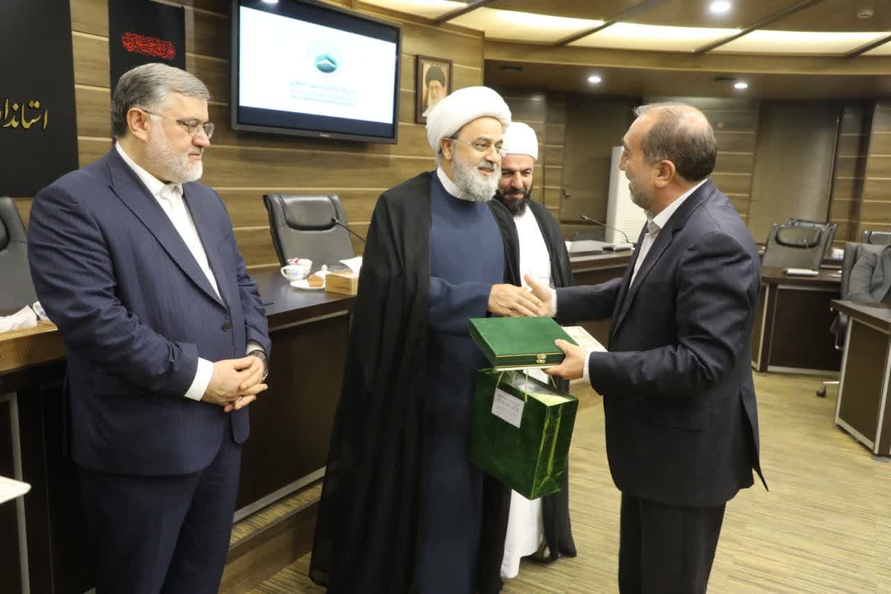 آلبوم تصویری / برگزاری آیین تجلیل از دست اندرکاران سومین اجلاس منطقهای وحدت اسلامی در ارومیه