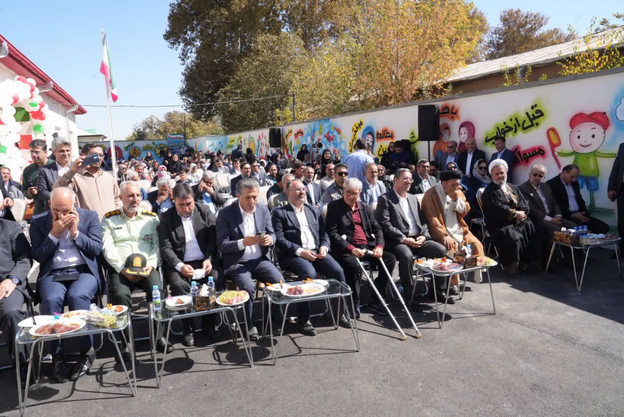 بهرهبرداری از یک باب مدرسه 10 کلاسه استثنایی در شهر نوشین شهر بخش نازلو + تصاویر