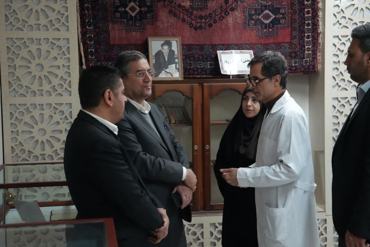 بازدید استاندار آذربایجانغربی از بخشهای مختلف کتابخانه مرکزی ارومیه + تصاویر