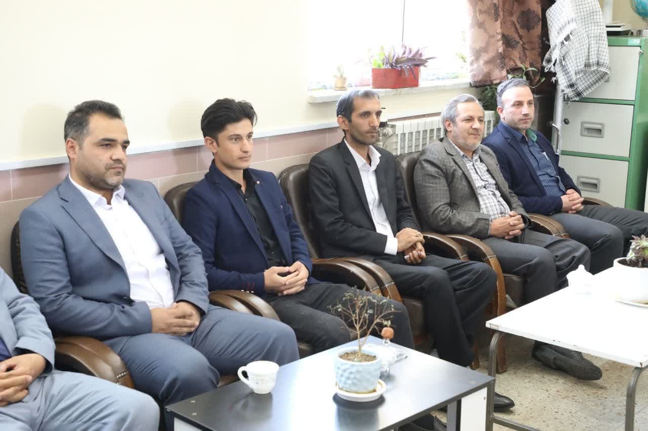 آلبوم تصویری / حضور استاندار آذربایجانغربی در جمع معلمان مدرسه شهید عبدیلی